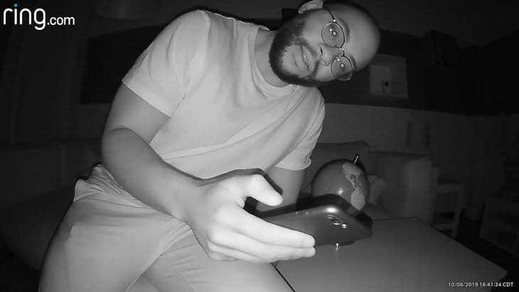 When there’s absolutely no light source around, the infrared night vision kicks in. When there’s absolutely no light source around, the infrared night vision kicks in.