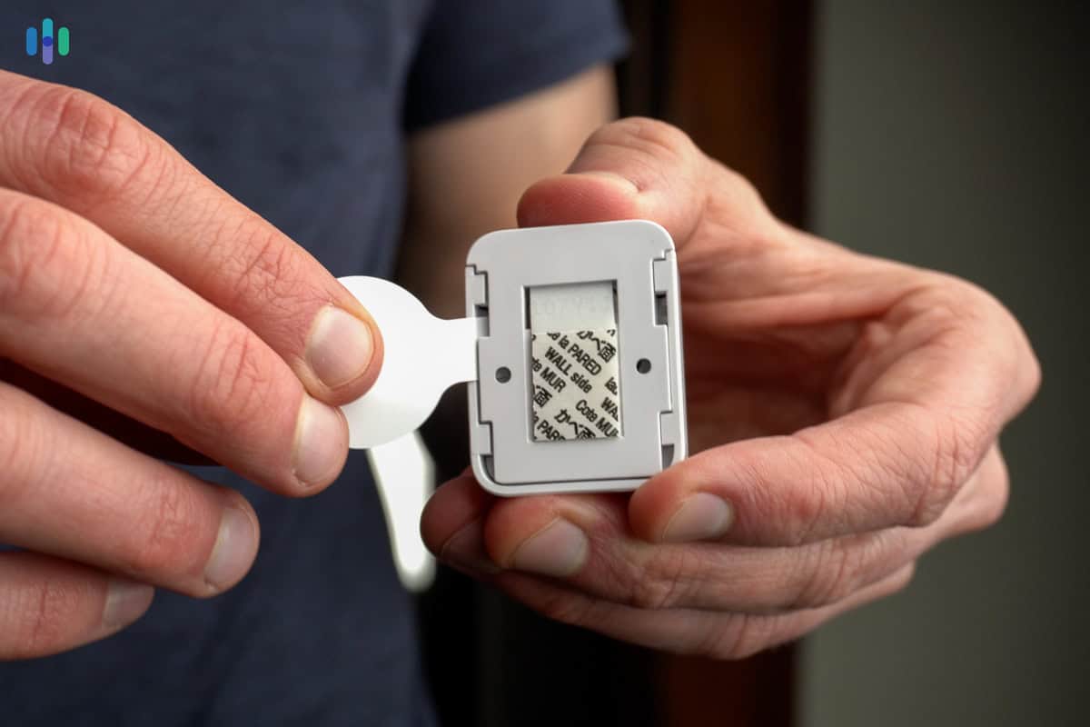 SimpliSafe Entry Sensor’s pull tab for installation SimpliSafe Entry Sensor's pull tab for installation