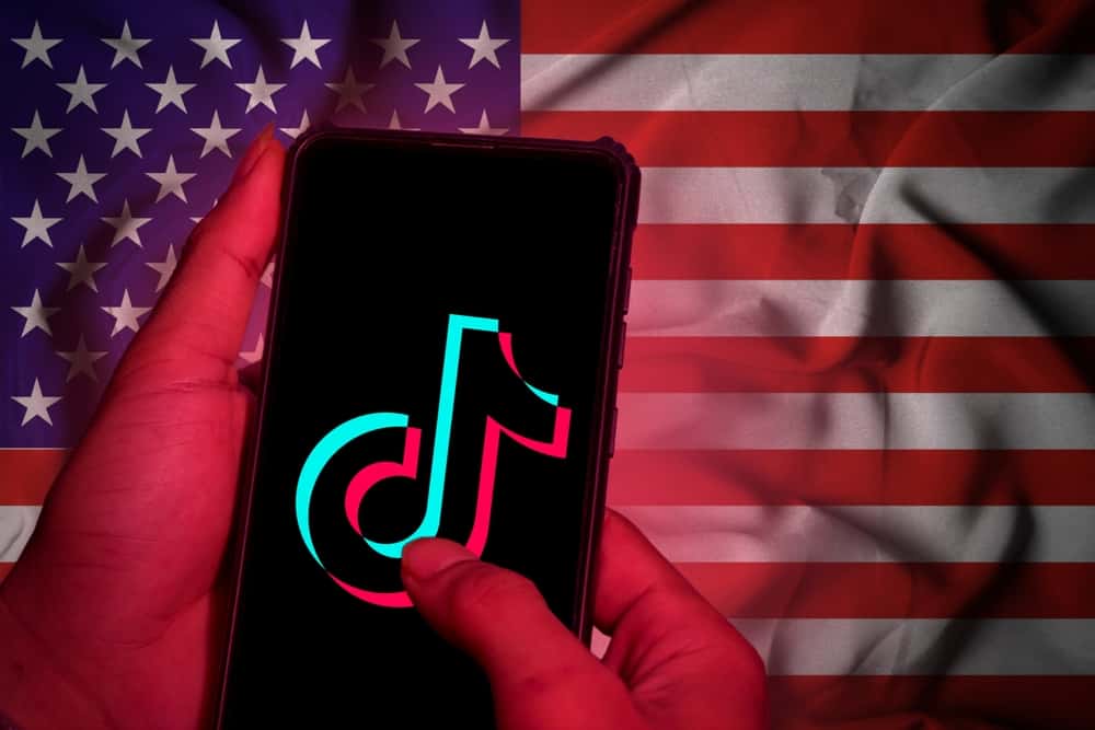 Scrolling Tik Tok Scrolling Tik Tok with American Flag background